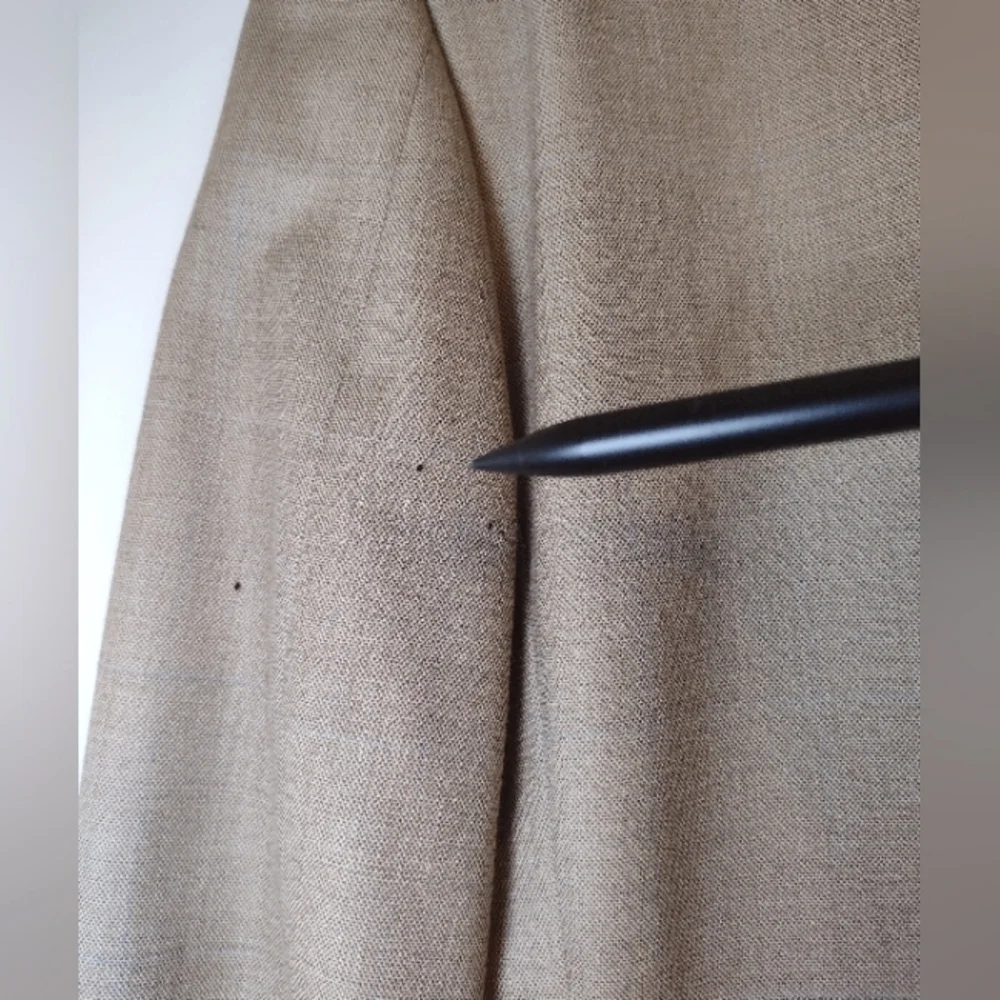 STAFFORD men's 3 button suit size (40)R. as it is.